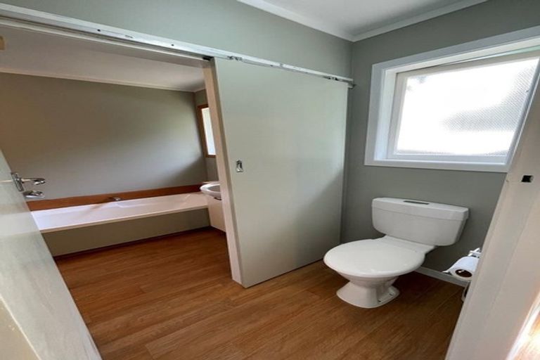 Photo of property in 4 Rathgar Road, Henderson, Auckland, 0610