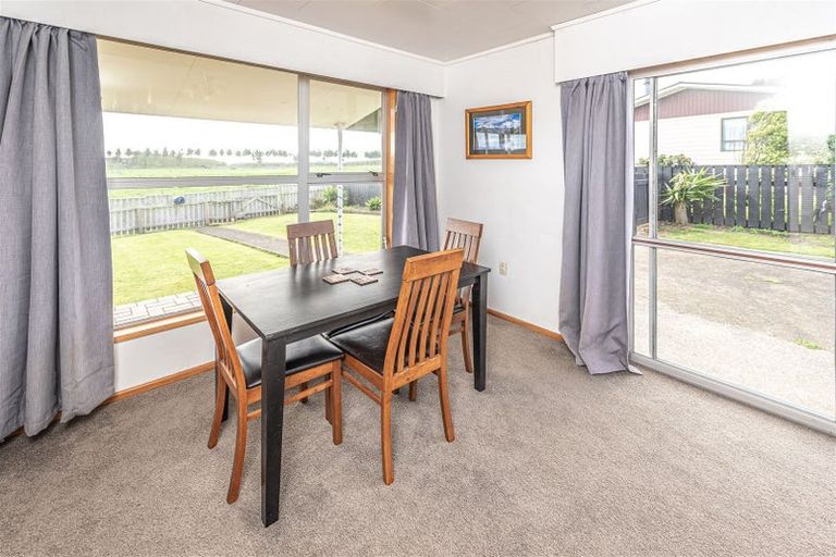 Photo of property in 16 Swinbourne Street, Waverley, 4510