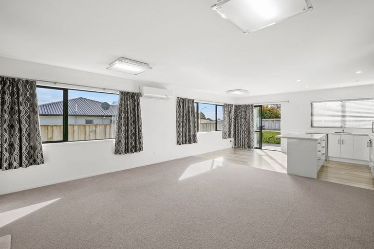 Photo of property in 11 Heta Road, Highlands Park, New Plymouth, 4312