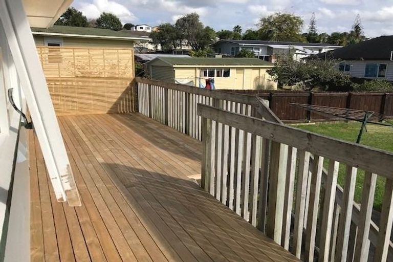 Photo of property in 10 Barnfield Place, Glendene, Auckland, 0602