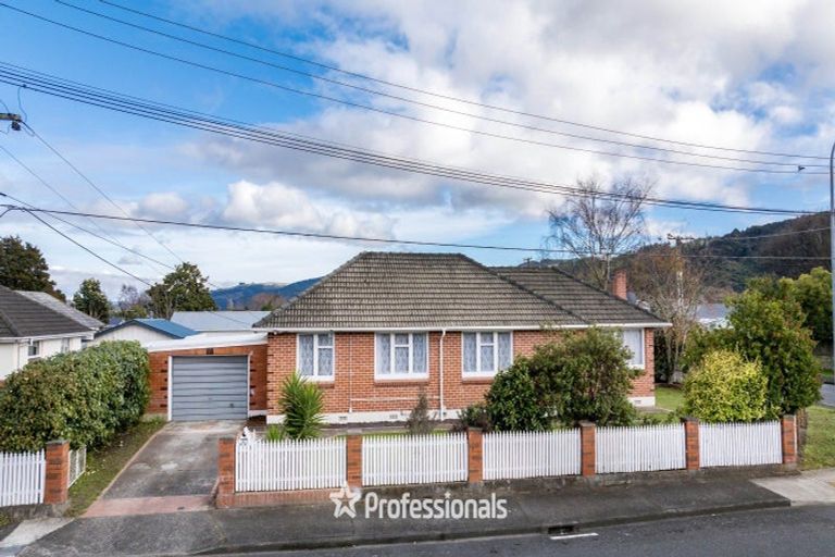 Photo of property in 53 Totara Park Road, Clouston Park, Upper Hutt, 5018