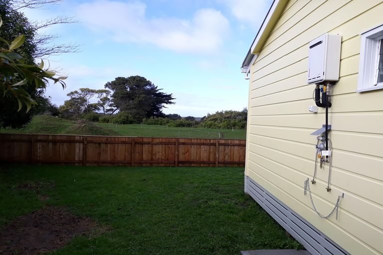 Photo of property in 1 Frood Street, Bulls, 4818