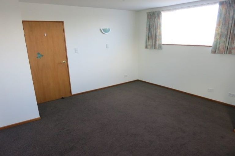 Photo of property in 2/104 Yaldhurst Road, Sockburn, Christchurch, 8042