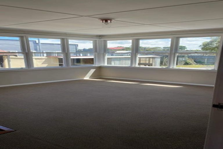 Photo of property in 563 Queen Street East, Levin, 5510