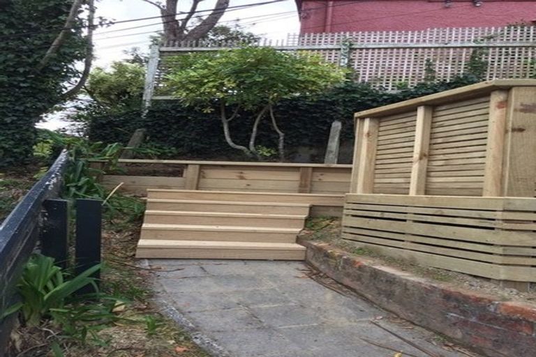 Photo of property in 132a Kelburn Parade, Kelburn, Wellington, 6012