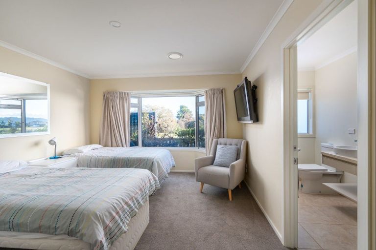 Photo of property in 5 Pukenamu Road, Rainbow Point, Taupo, 3330