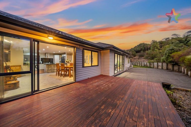 Photo of property in 295a Maungaraki Road, Maungaraki, Lower Hutt, 5010