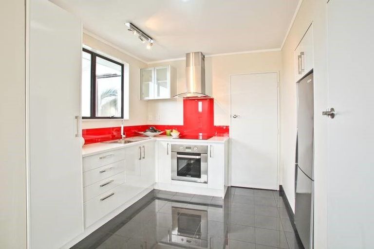 Photo of property in 1/184 Chivalry Road, Glenfield, Auckland, 0629