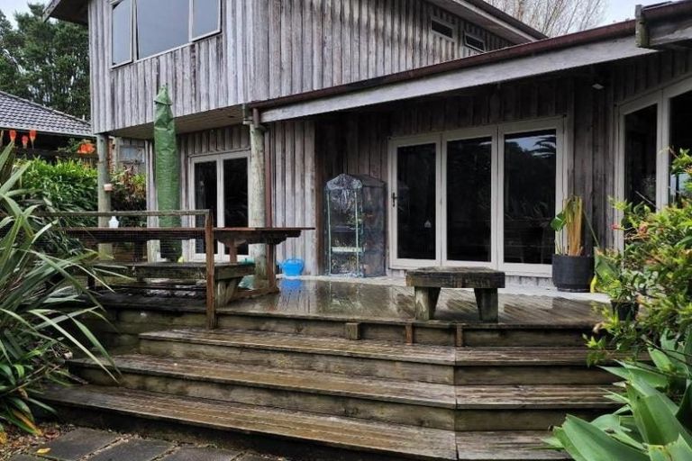 Photo of property in 24 Arden Place, Oakura, 4314