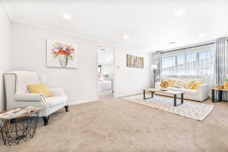 Photo of property in 27 Casheltown Way, Flat Bush, Auckland, 2019