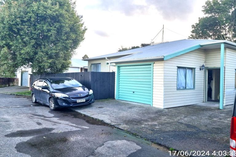 Photo of property in 4/8 Eulogy Place, Randwick Park, Auckland, 2105