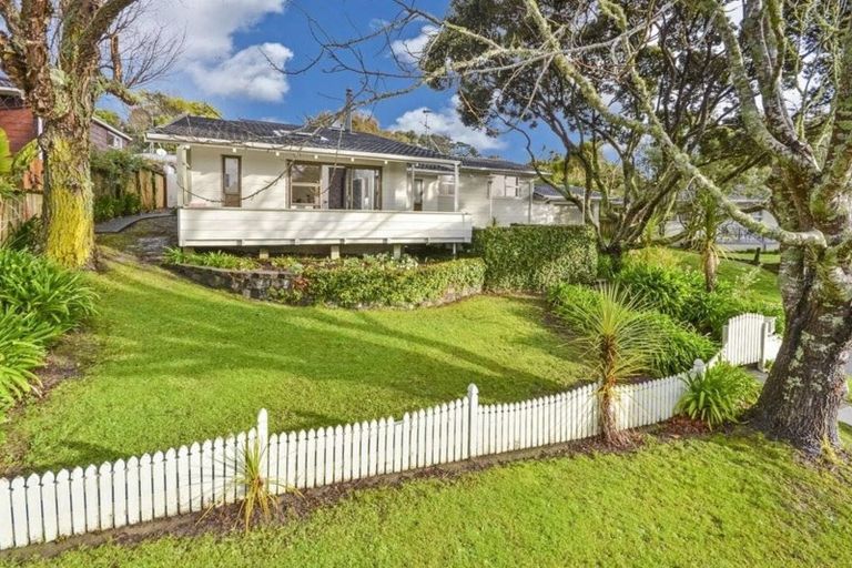 Photo of property in 17 Carina Crescent, Torbay, Auckland, 0630