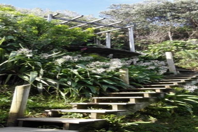 Photo of property in 166 The Esplanade, Houghton Bay, Wellington, 6023