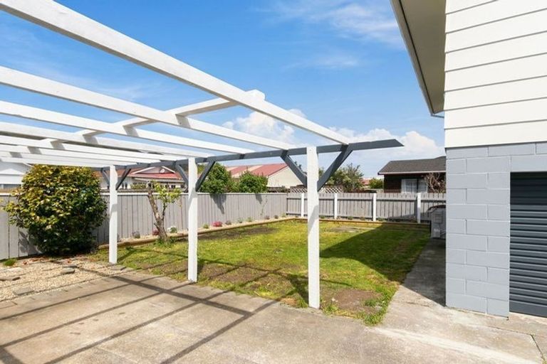 Photo of property in 2/35 Leighton Avenue, Waiwhetu, Lower Hutt, 5010