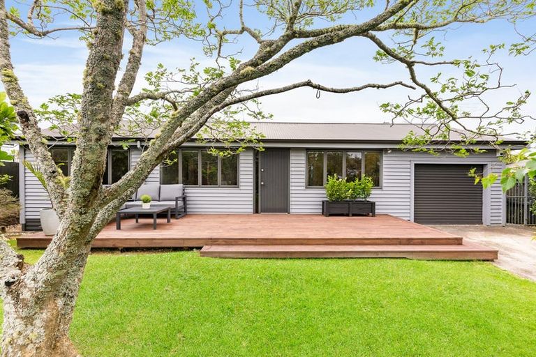 Photo of property in 122 Island Bay Road, Beach Haven, Auckland, 0626