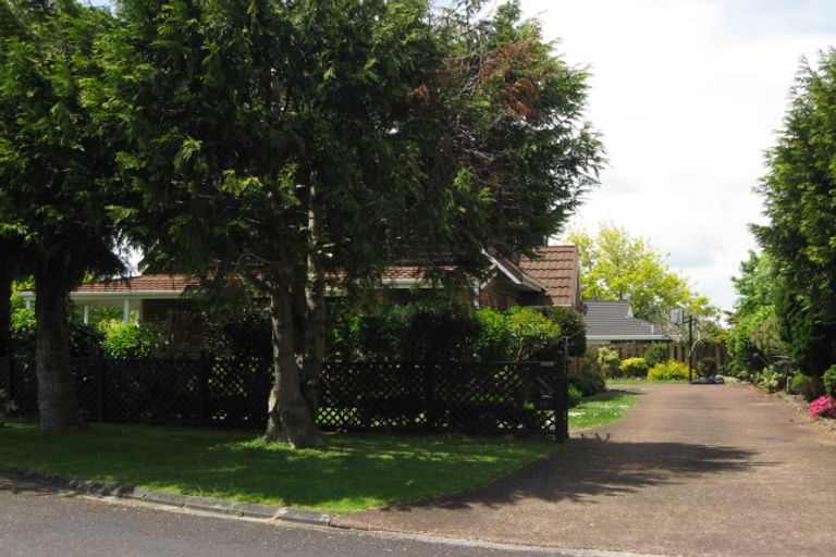 Photo of property in 16 Carlinka Place, Conifer Grove, Takanini, 2112