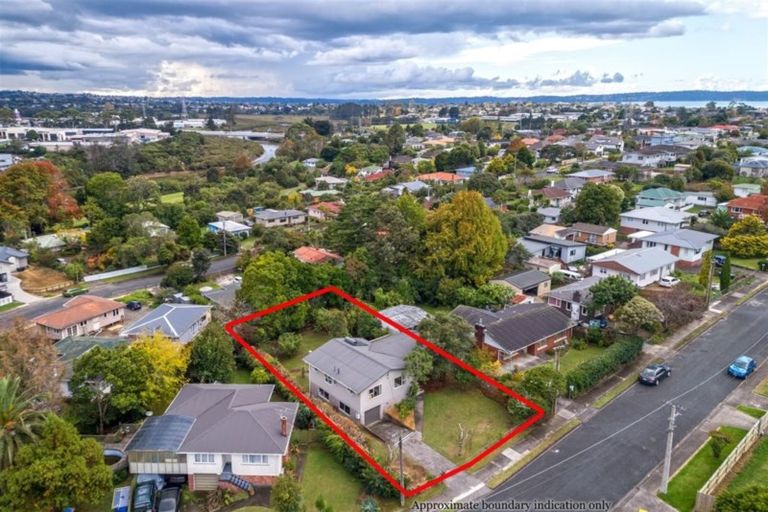 Photo of property in 23 Sherwood Avenue, Te Atatu South, Auckland, 0610