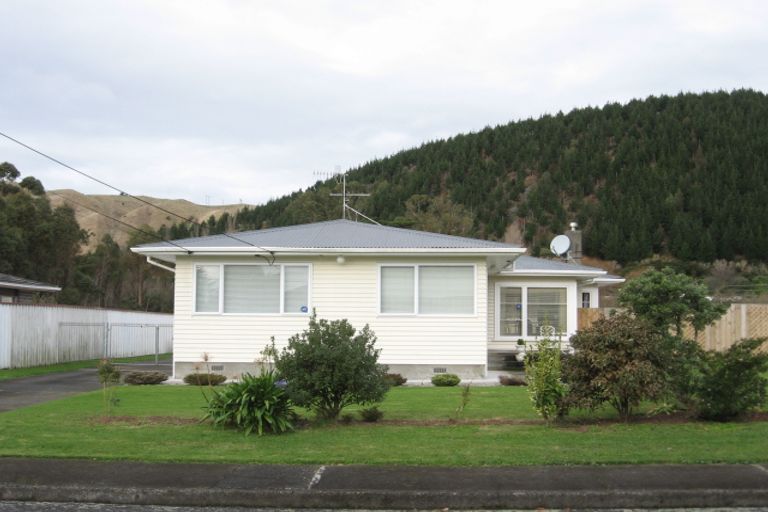 Photo of property in 18 Buckley Grove, Paraparaumu, 5032