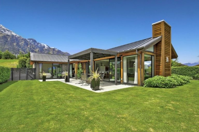 Photo of property in 22 Rannoch Drive, Jacks Point, Queenstown, 9371