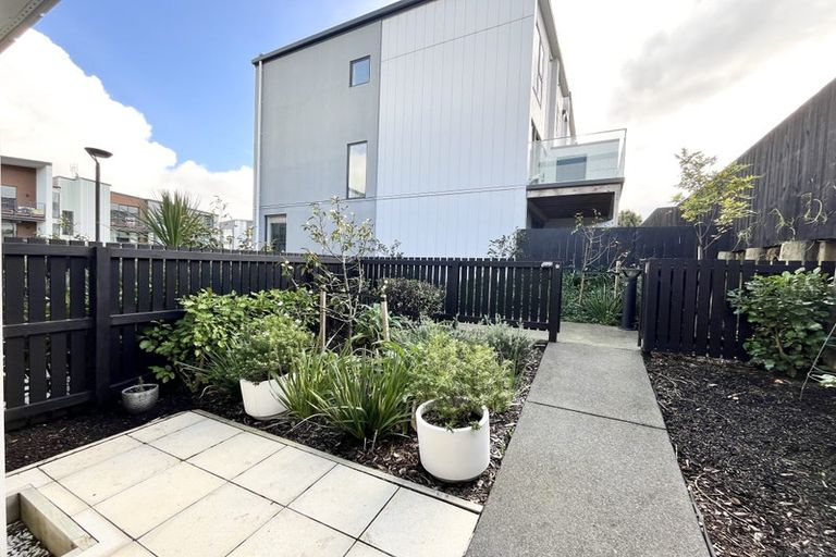 Photo of property in 18 Pukakaho Lane, Papatoetoe, Auckland, 2025
