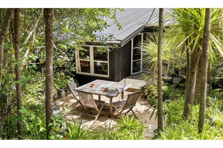 Photo of property in 75 Saddleback Rise, Murrays Bay, Auckland, 0630