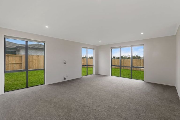 Photo of property in 45 Kaurinui Crescent, One Tree Point, 0118