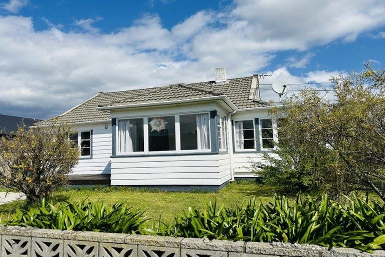 Photo of property in 2 Churton Crescent, Taita, Lower Hutt, 5011