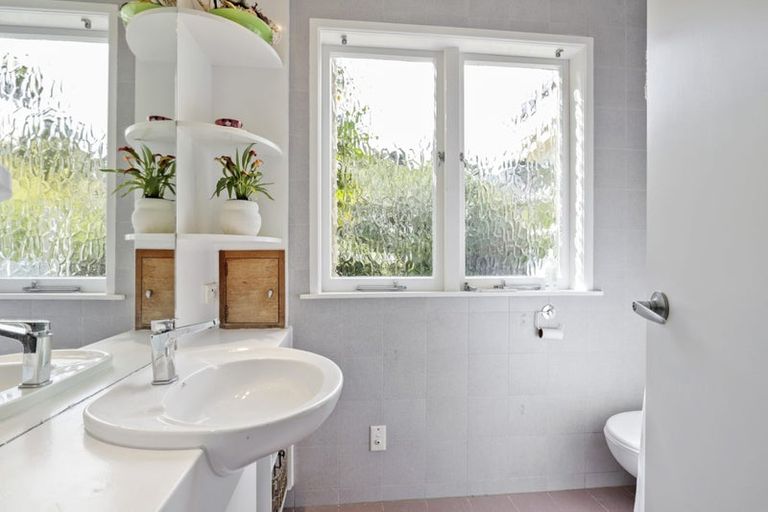 Photo of property in 85 Wood Bay Road, Titirangi, Auckland, 0604