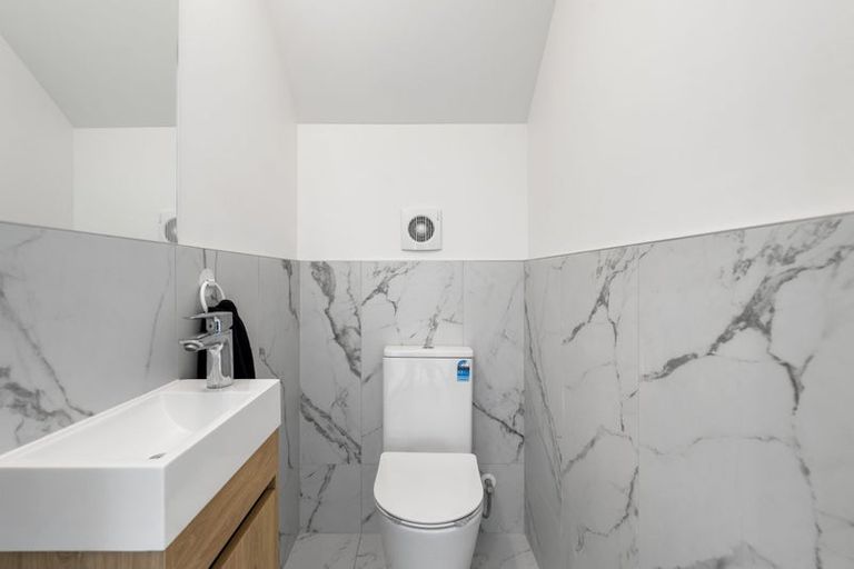 Photo of property in 562a Beach Road, Rothesay Bay, Auckland, 0630