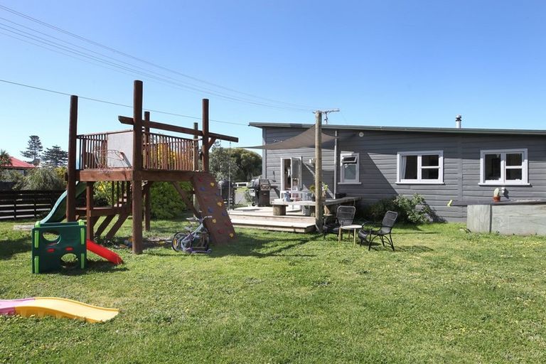 Photo of property in 12 Domain Road, Haumoana, 4102