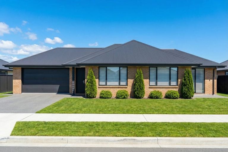 Photo of property in 16 Caroline Way, Abbotsford, 9018