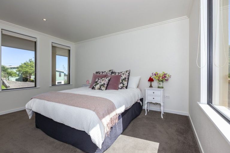 Photo of property in 39b Kakariki Grove, Waikanae, 5036