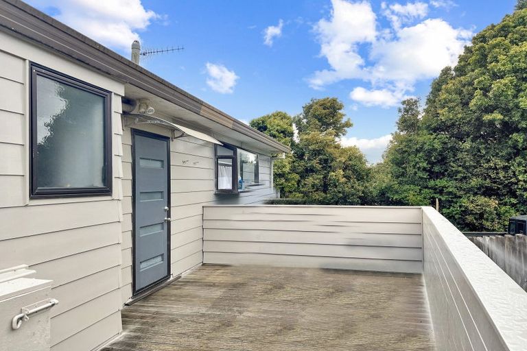 Photo of property in 7 Halloran Place, Massey, Auckland, 0614