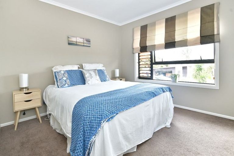 Photo of property in 38 Beauvoir Avenue, Matakatia, Whangaparaoa, 0930