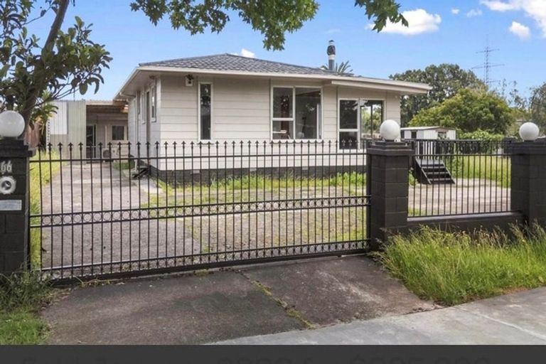Photo of property in 66 Sikkim Crescent, Clover Park, Auckland, 2019