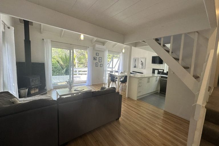 Photo of property in 4 Hiwihau Place, Glenfield, Auckland, 0629