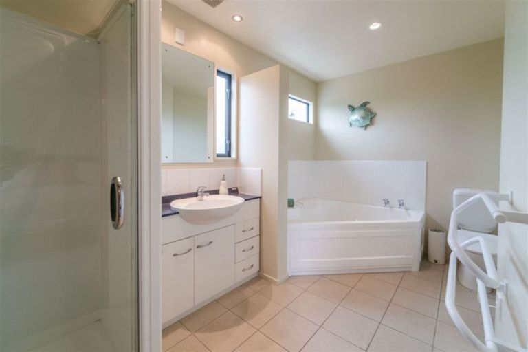 Photo of property in 1 Sharnbrook Lane, Casebrook, Christchurch, 8051