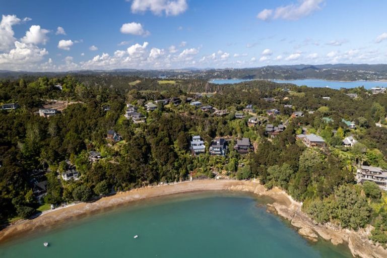 Photo of property in 202 Te Wahapu Road, Russell, 0272