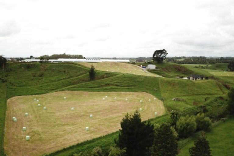 Photo of property in 326 Paraite Road, Paraite, New Plymouth, 4373