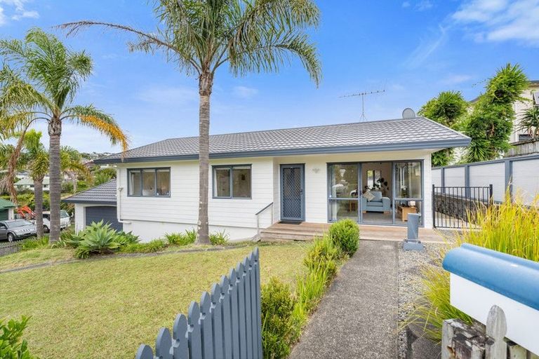 Photo of property in 1/6 Knott Road, Stanmore Bay, Whangaparaoa, 0932