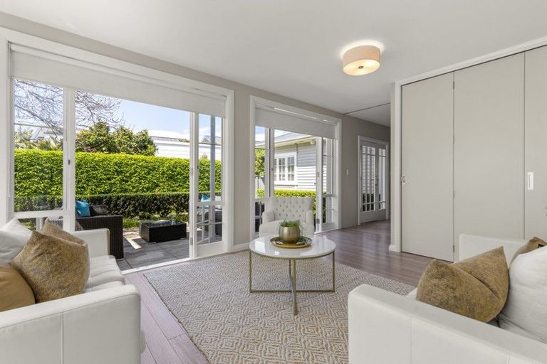 Photo of property in 5c Church Street, Devonport, Auckland, 0624