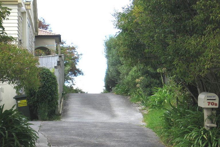 Photo of property in 1/70 Browns Bay Road, Rothesay Bay, Auckland, 0630