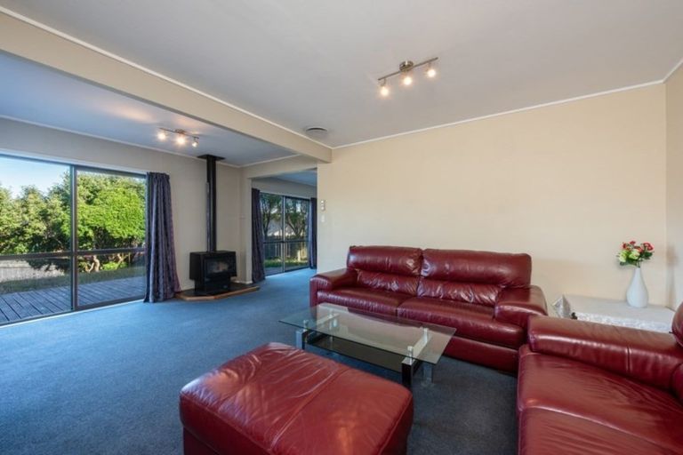 Photo of property in 10 Guadeloupe Crescent, Grenada Village, Wellington, 6037