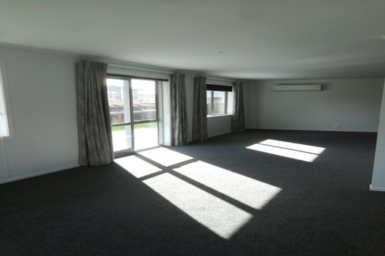 Photo of property in 14 Faber Place, Rototuna North, Hamilton, 3210