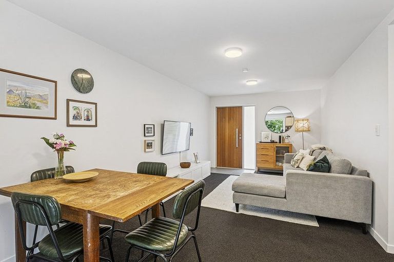 Photo of property in 8/74 Derwent Street, Island Bay, Wellington, 6023