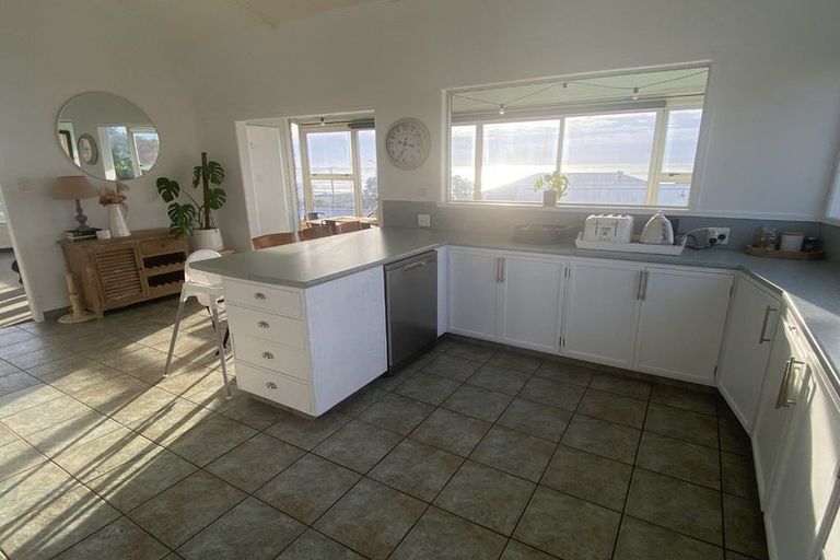 Photo of property in 3 Dixon Street, Oakura, 4314