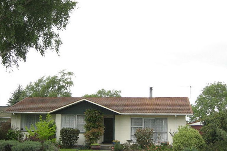 Photo of property in 42 Clivedon Place, Redwood, Christchurch, 8051