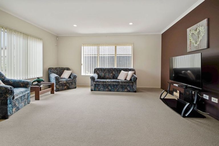 Photo of property in 4 Beverage Place, Rosehill, Papakura, 2113