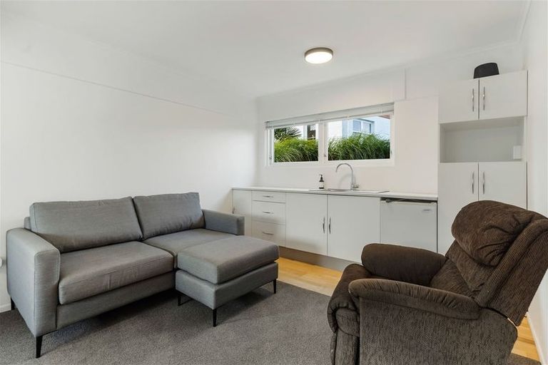 Photo of property in 37 Toroa Street, Torbay, Auckland, 0630