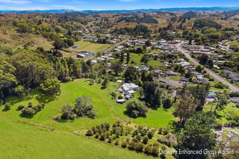 Photo of property in 9 Feltham Street, Hunterville, 4730